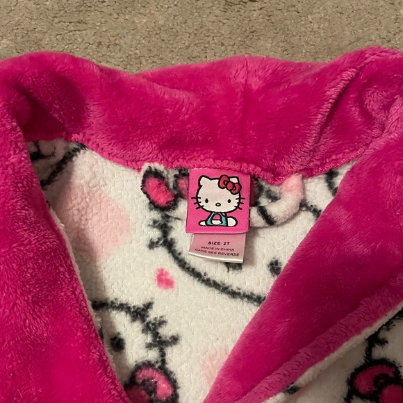 Hello Kitty Girls Bathrobe - Size 2T - Picture 3 of 3